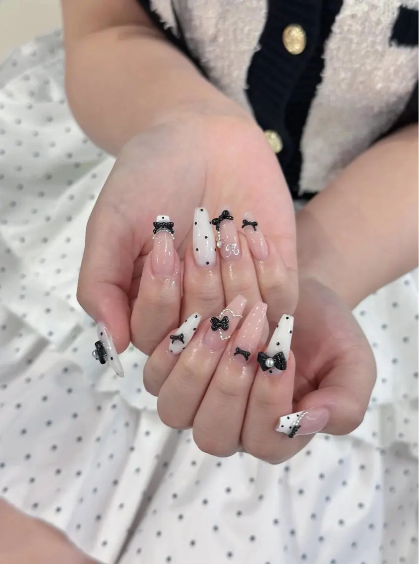 ネイル チークネイル ドット フレンチネイル グラデーション ハート ハンドネイル Eli Eli 新宿のネイルデザイン