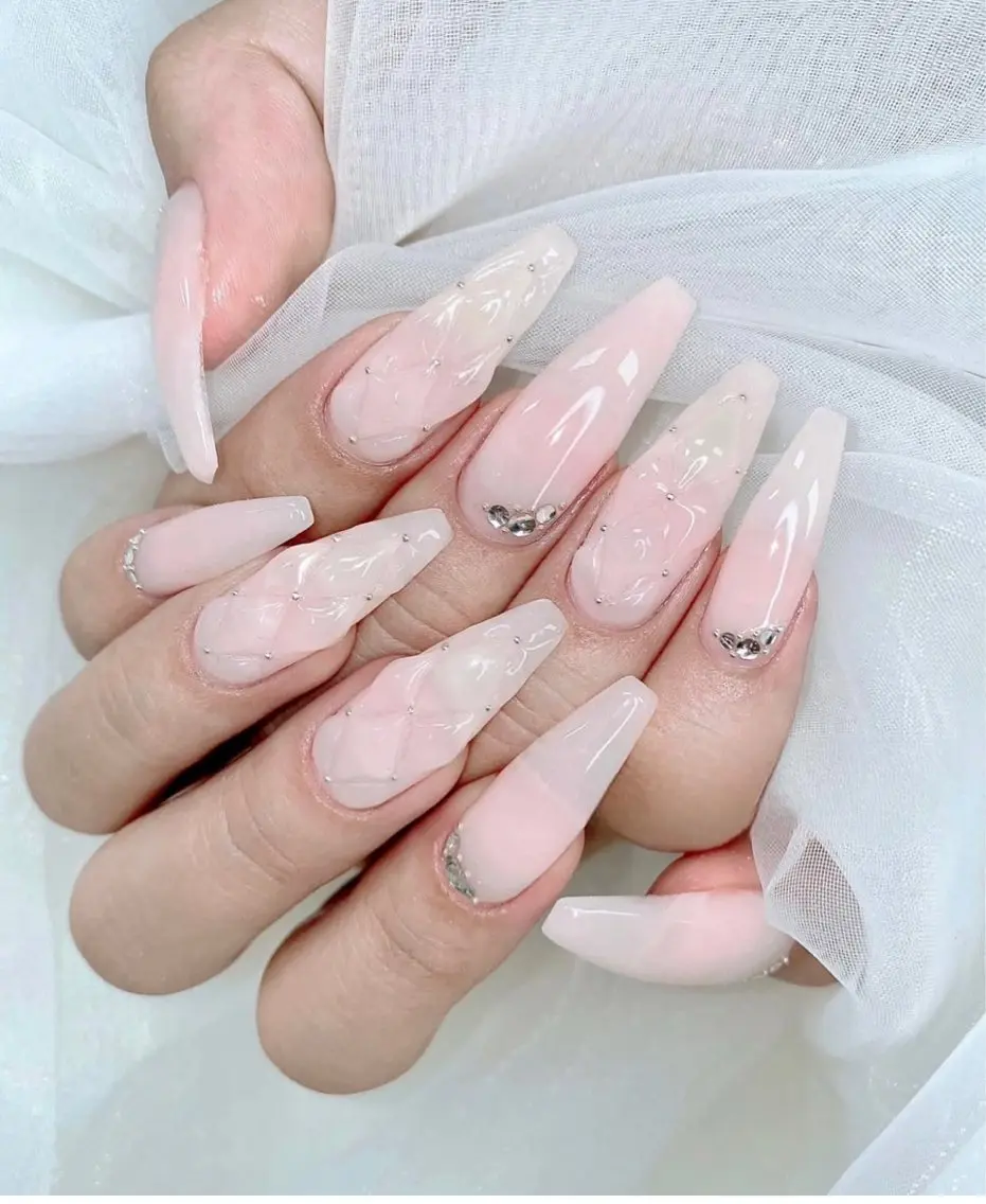 ハンドネイル Lyna 池袋のネイルデザイン