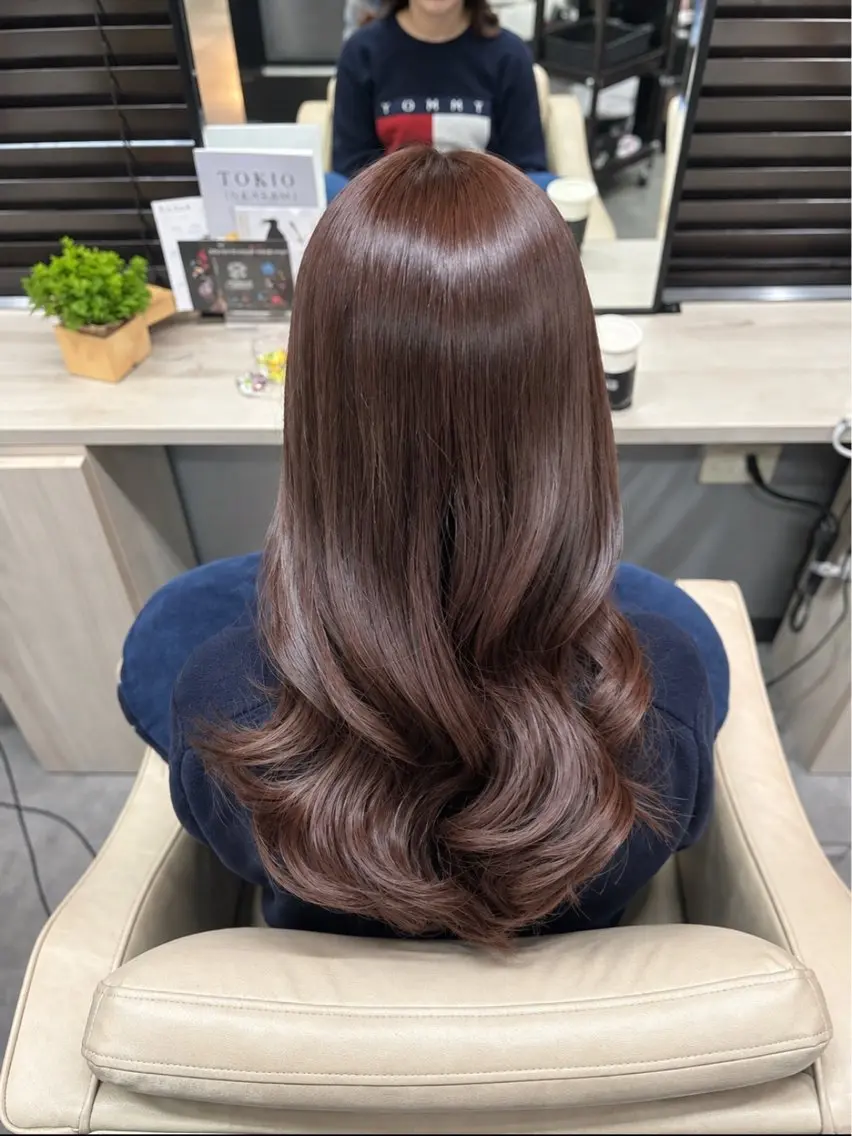 ロング カラー ヘアカラー トリートメント 羽成 優衣菜のヘアスタイル