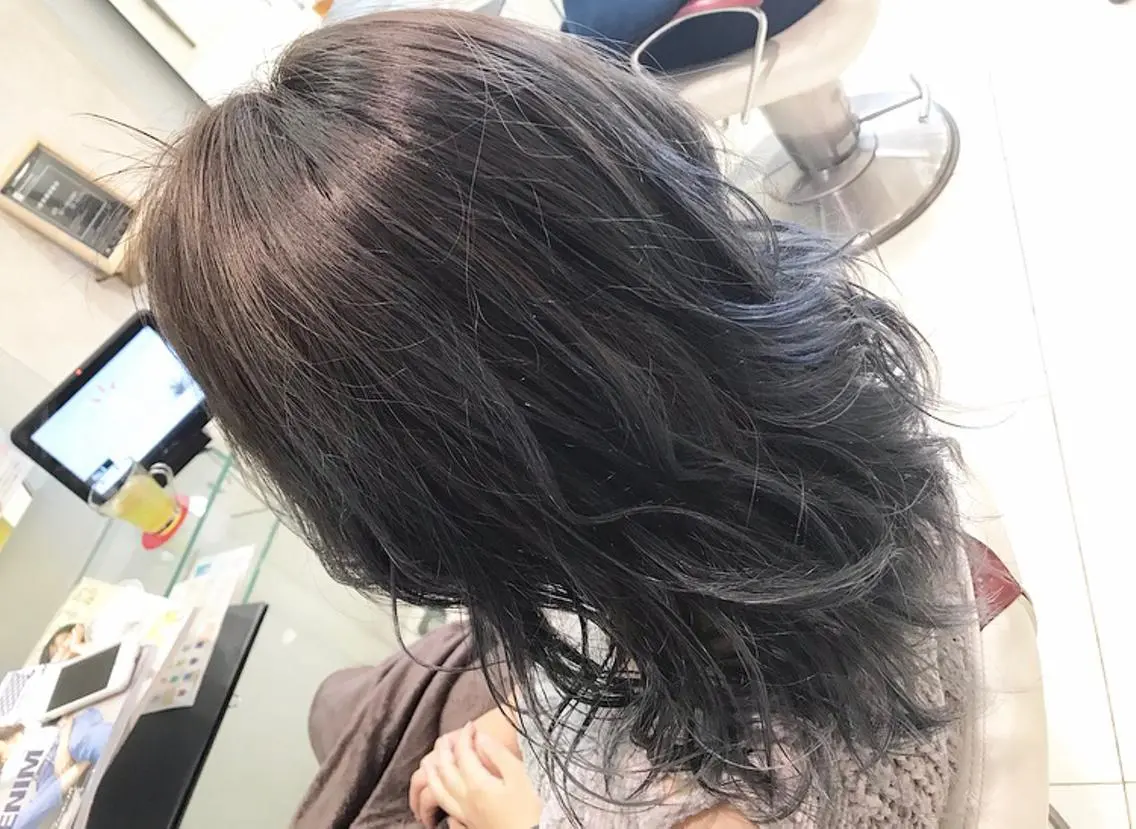 ミディアム カラー アッシュ アッシュグレー グラデーションカラー 【育休中】EARTH 荒井店HARUNAのヘアスタイル