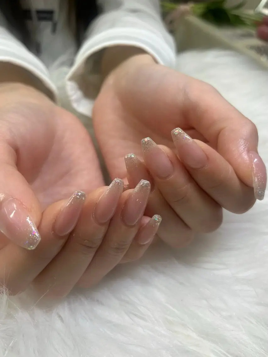 ネイル フラッシュネイル フレンチネイル グラデーション キラキラネイル ラメ(グリッター) ハンドネイル chai 上本町 sakuraのネイルデザイン