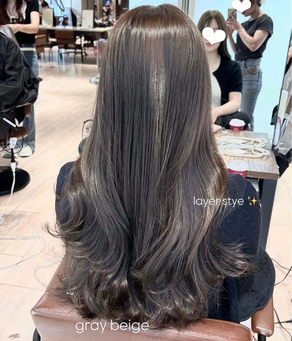 ロング カラー グレージュ 顔周りカット レイヤーカット ロング カット ヘアカラー トリートメント 🍼顔周りカット/ レイヤー/小川華奈のヘアスタイル