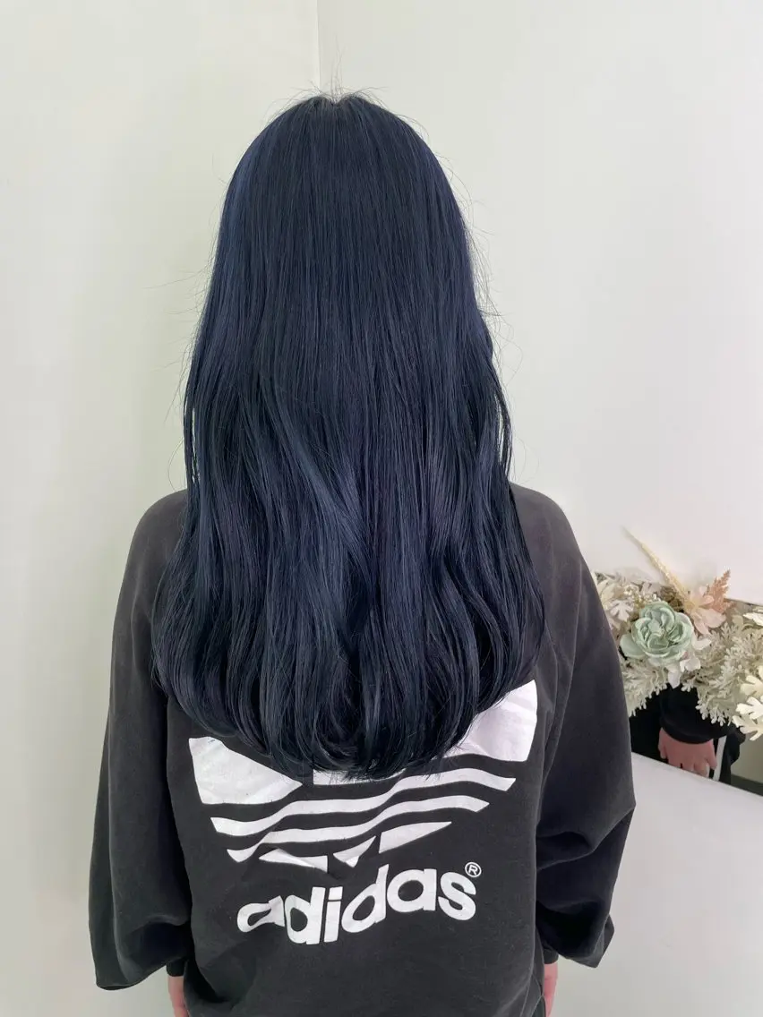 ロング カラー 黒髪 ブリーチ ブルーカラー ブルーブラック ヘアカラー 尾崎 弘和のヘアスタイル