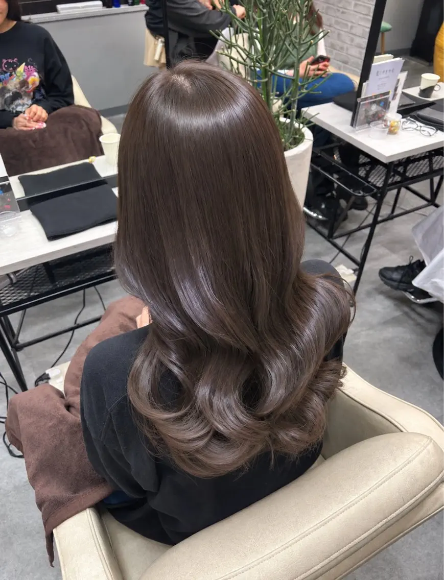 ロング ヘアカラー トリートメント 羽成 優衣菜のヘアスタイル