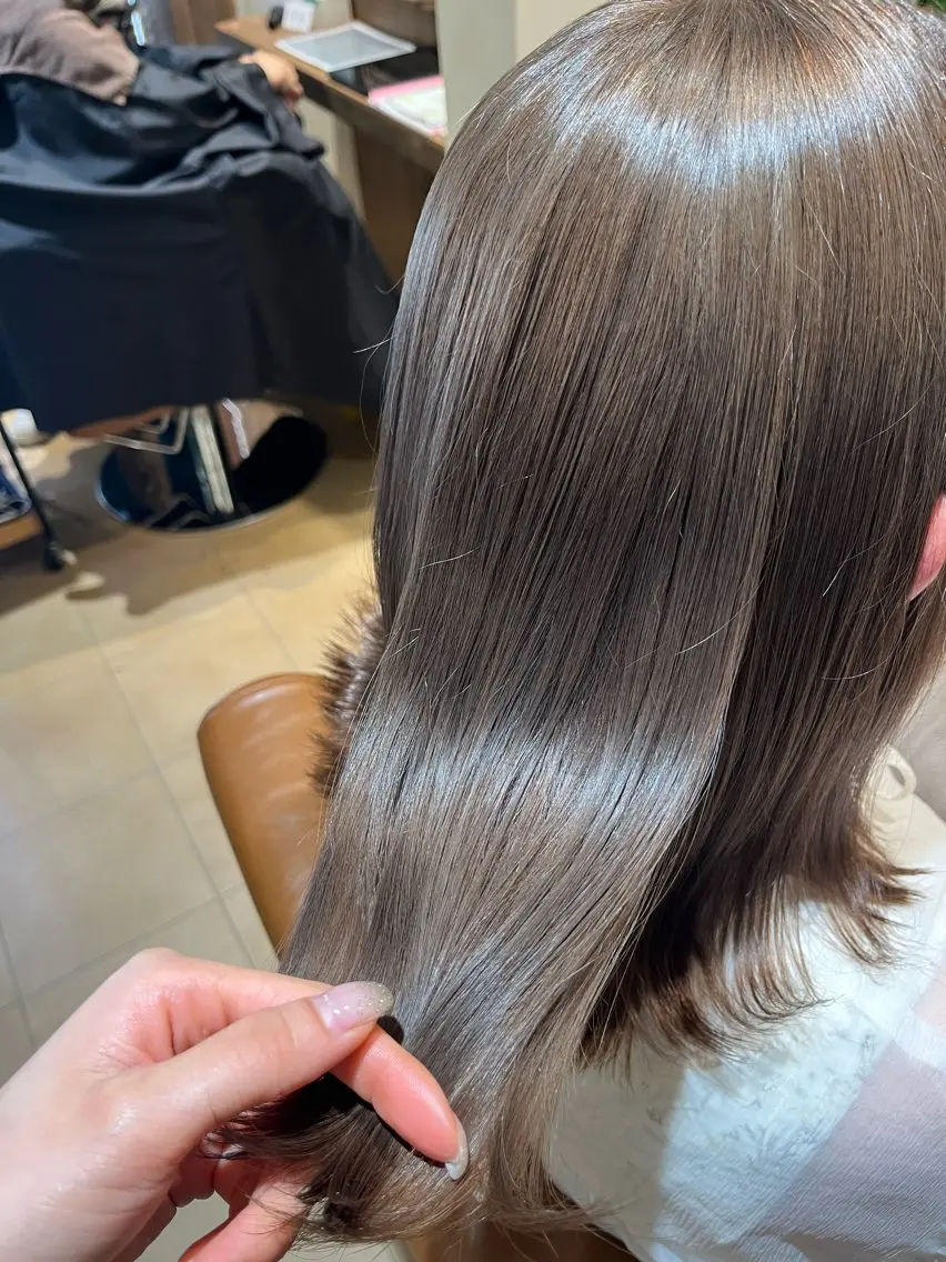 ミディアム カラー グレージュ ヘアカラー end roll りんのヘアスタイル