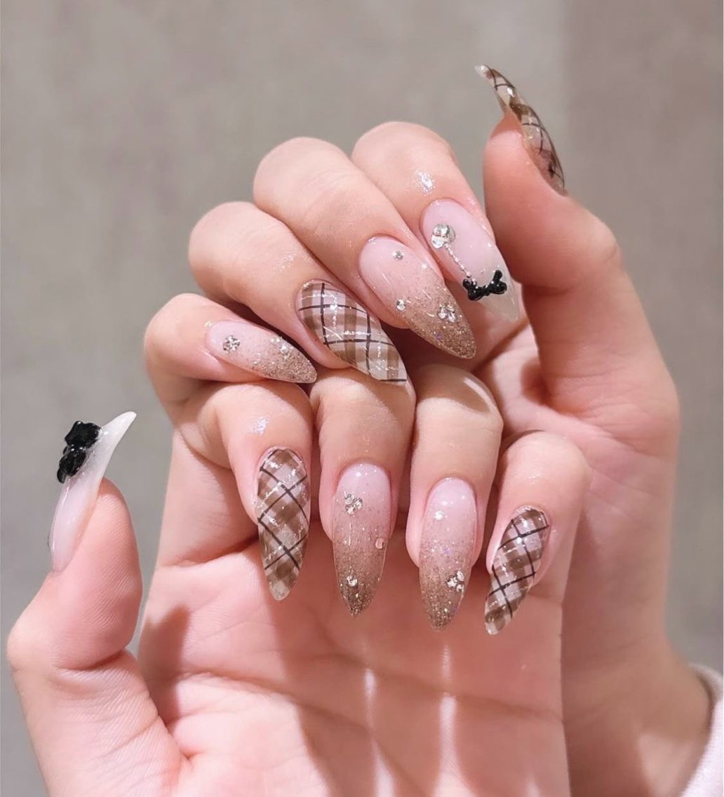 ネイル ハンドネイル ICE Nailsのネイルデザイン