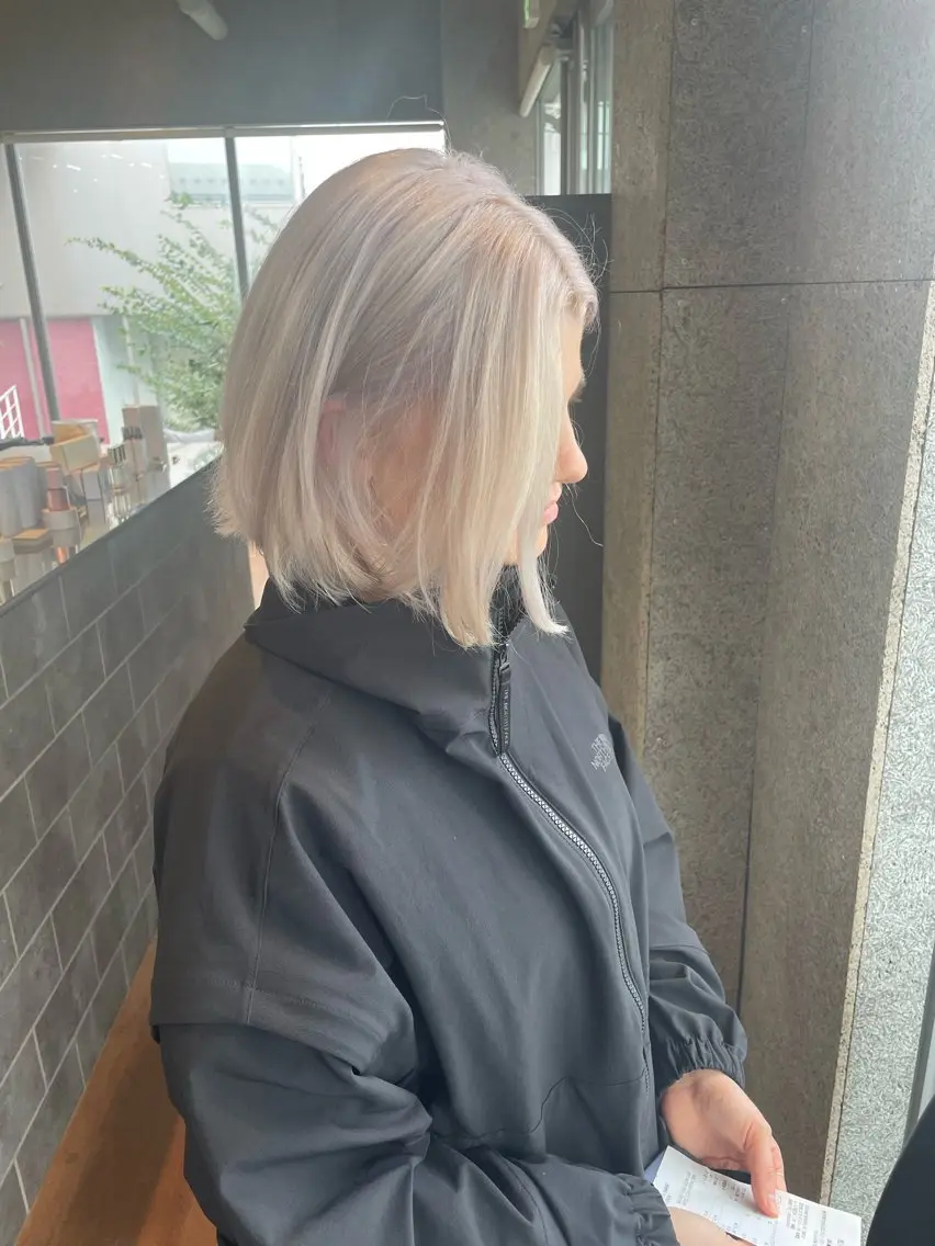 セミロング カラー ブリーチ 🍋髪質改善× 透明感カラー ジュリのヘアスタイル