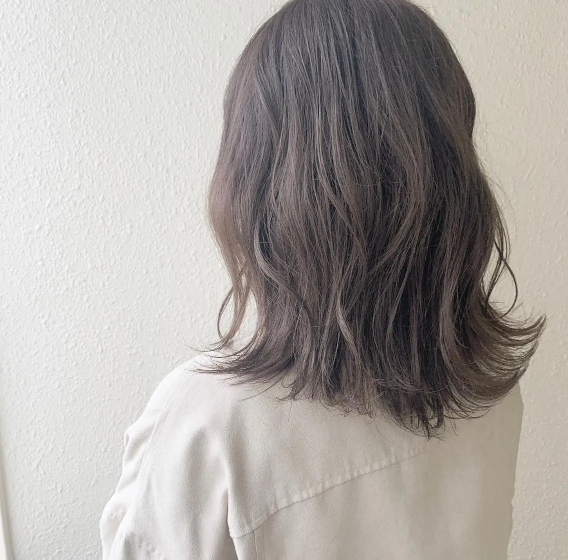 ミディアム カラー 透明感カラー グレージュ iLi 《イリ》のヘアスタイル