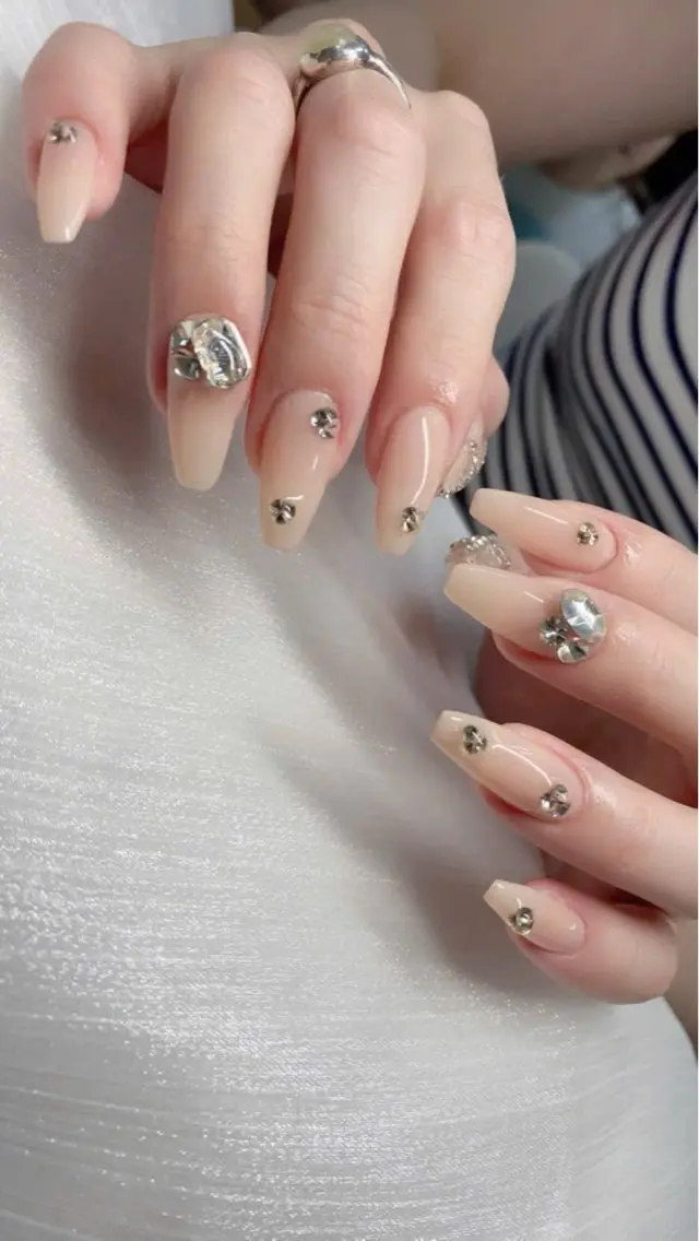 ネイル フレンチネイル グラデーション キラキラネイル 韓国ネイル マグネットネイル ハンドネイル ハンドケア Hara Nail 【持ち込みOK】のネイルデザイン