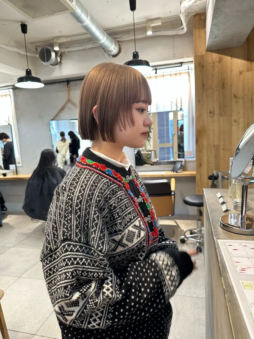 ショート カラー ブリーチ ハイトーンカラー ブリーチなしカラー ボブ カット ヘアカラー パーマ 縮毛矯正 トリートメント エクステ ヘッドスパ ヘアセット REINA☁️透明感 カラー/ぷつっと♡のヘアスタイル