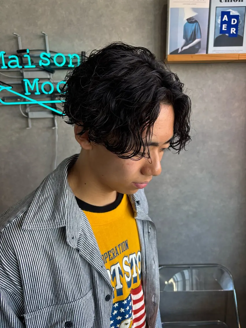 ショート パーマ メンズ センターパート メンズハイトーン マッシュウルフ マッシュ メンズパーマ カット パーマ トリートメント 長谷川 湧のヘアスタイル