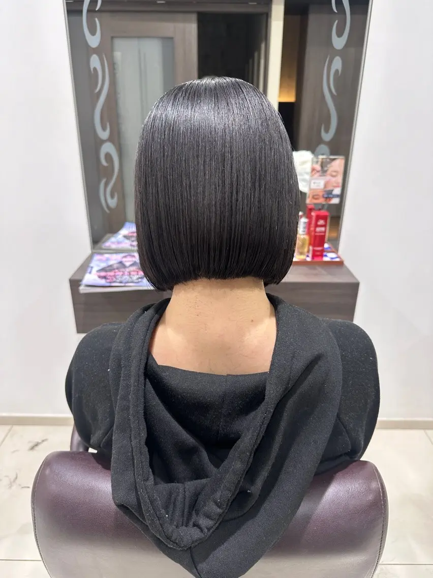 ミディアム ボブ 明日空きあり🩷 艶々カラー🩷のヘアスタイル