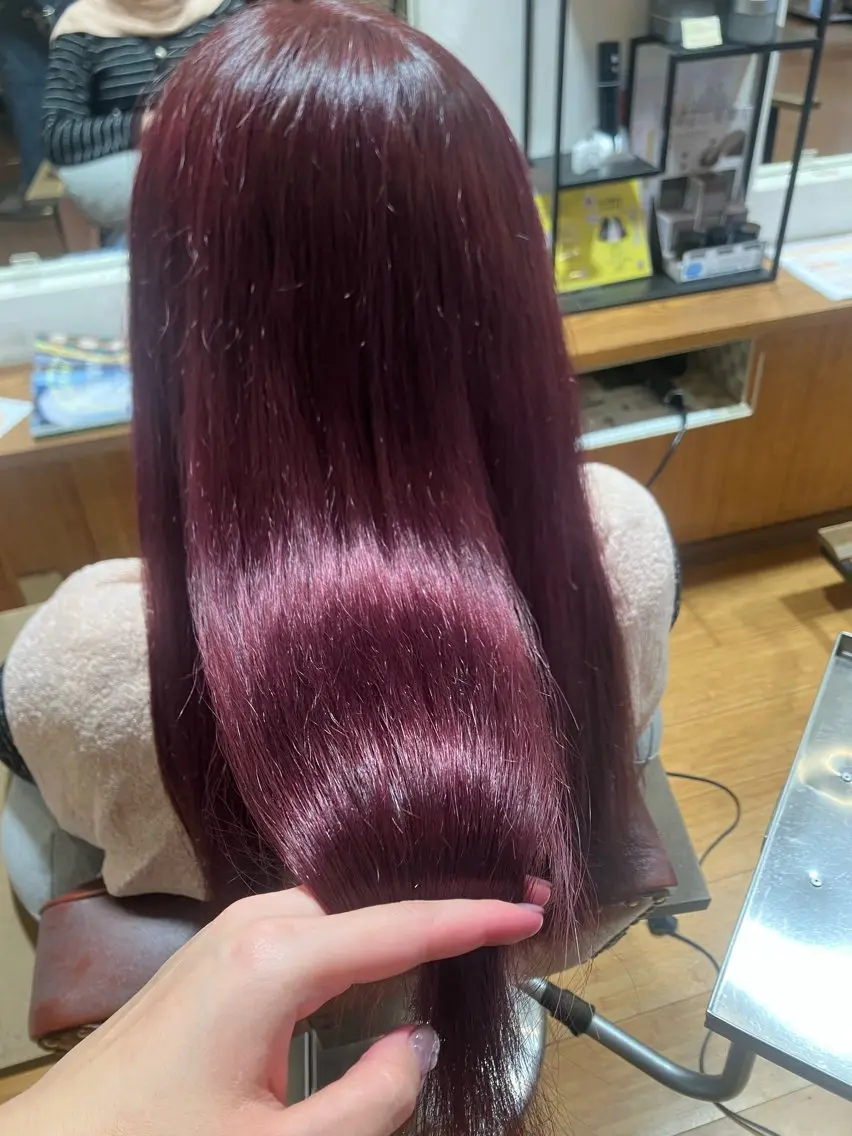ロング カラー ピンクカラー ヘアカラー カット・ストレート モデルBAGUS凜華のヘアスタイル