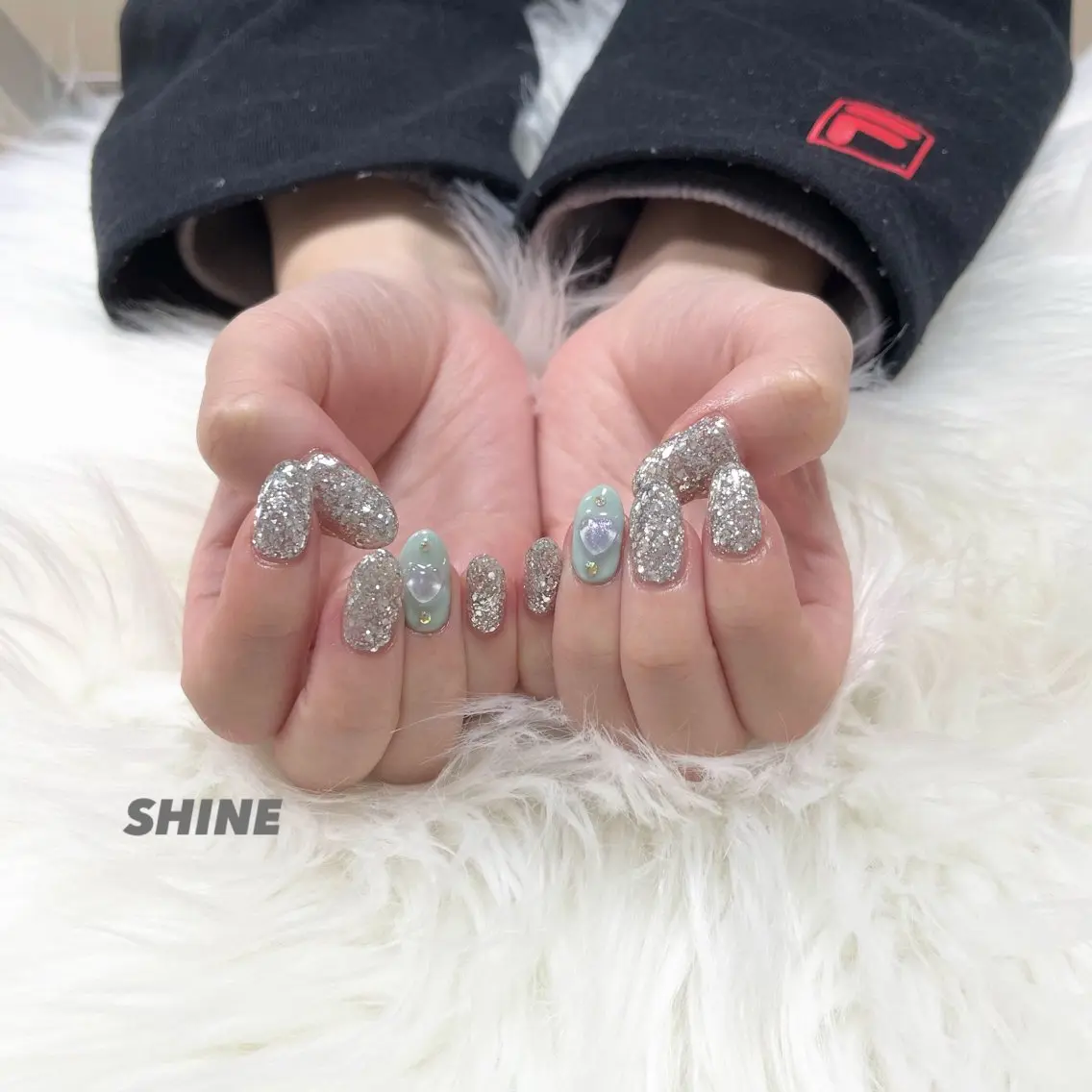 ネイル ハート シルバー SHINE nail salonのネイルデザイン