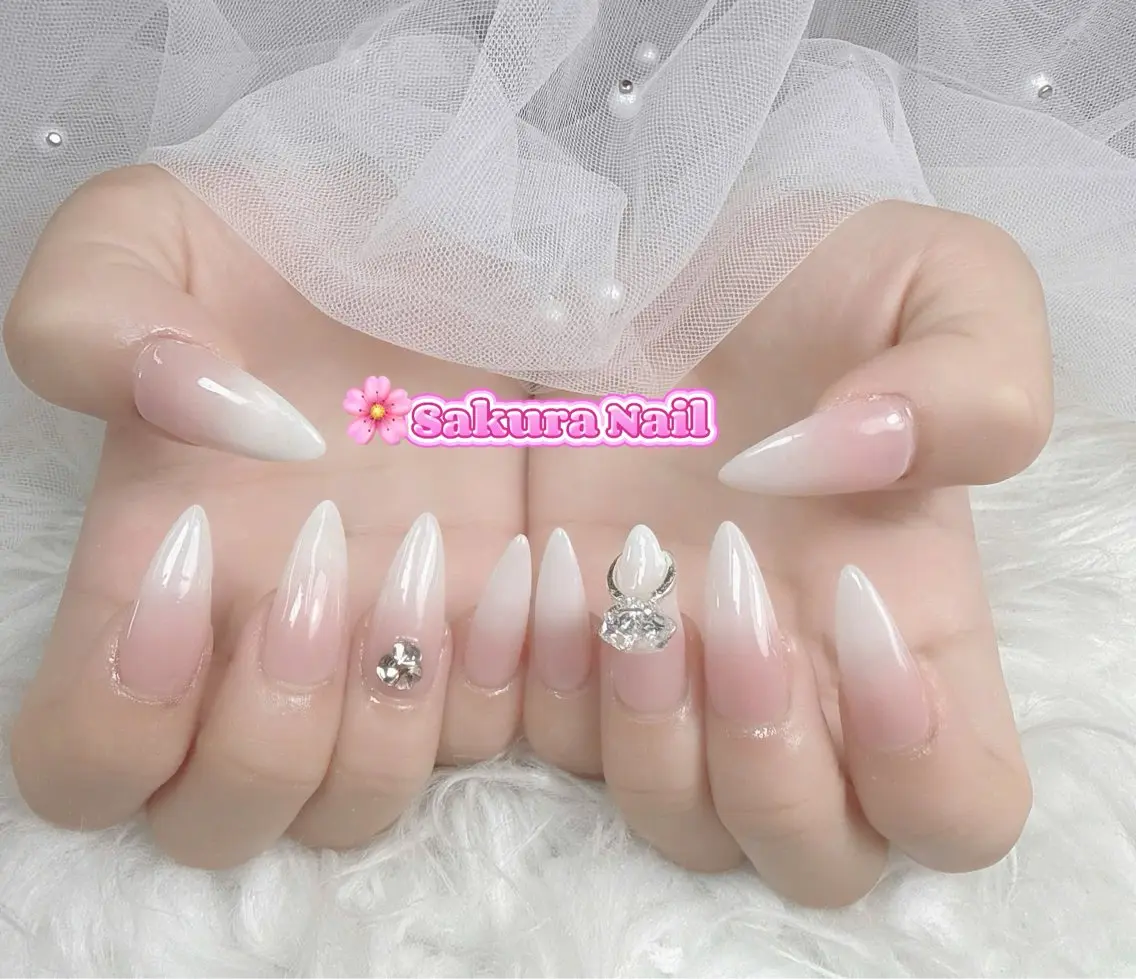 ネイル アートネイル オーロラネイル ボルドー チークネイル フレンチネイル ハンドネイル Sakura Nail Salonのネイルデザイン