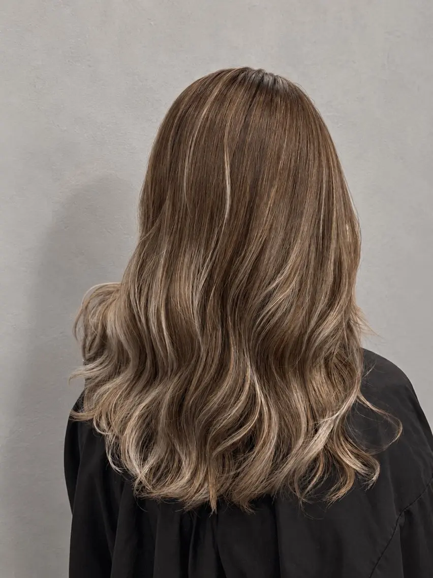 セミロング ハイライト 🤍HIKARI🤍 ハイライトのヘアスタイル