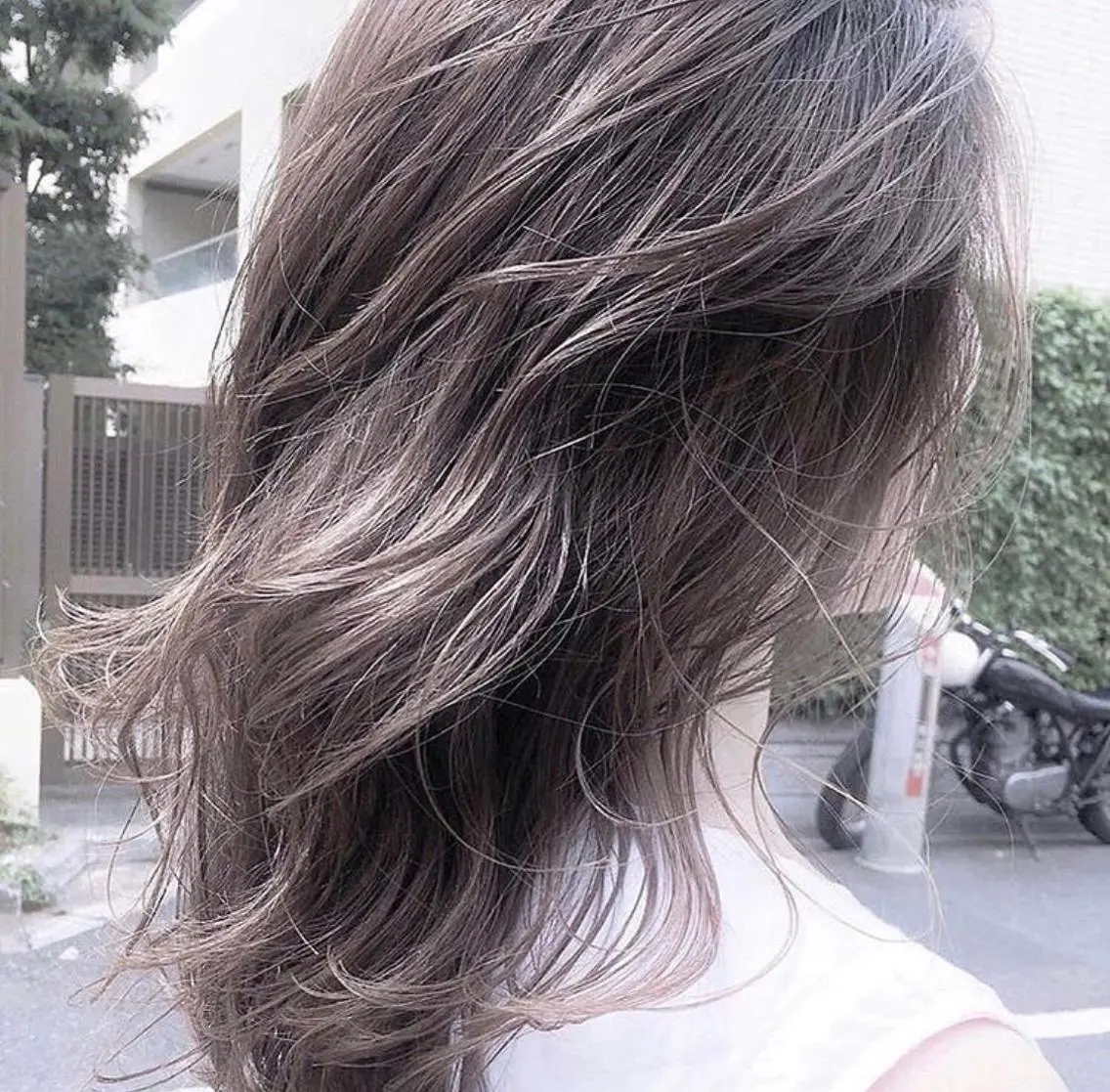 カラー Miu Otaのヘアスタイル