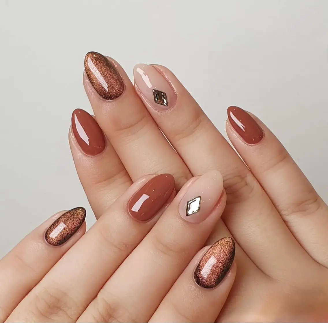 ネイル ブラウン マグネットネイル マットネイル ワンカラーネイル 赤色 NailSalon✨ Écrinエクランのネイルデザイン