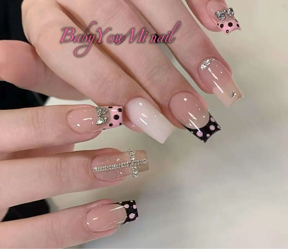 ネイル オーロラネイル フラワーネイル フットネイル フレンチネイル ジェルネイル ハンドネイル BabyYouMi nailのネイルデザイン