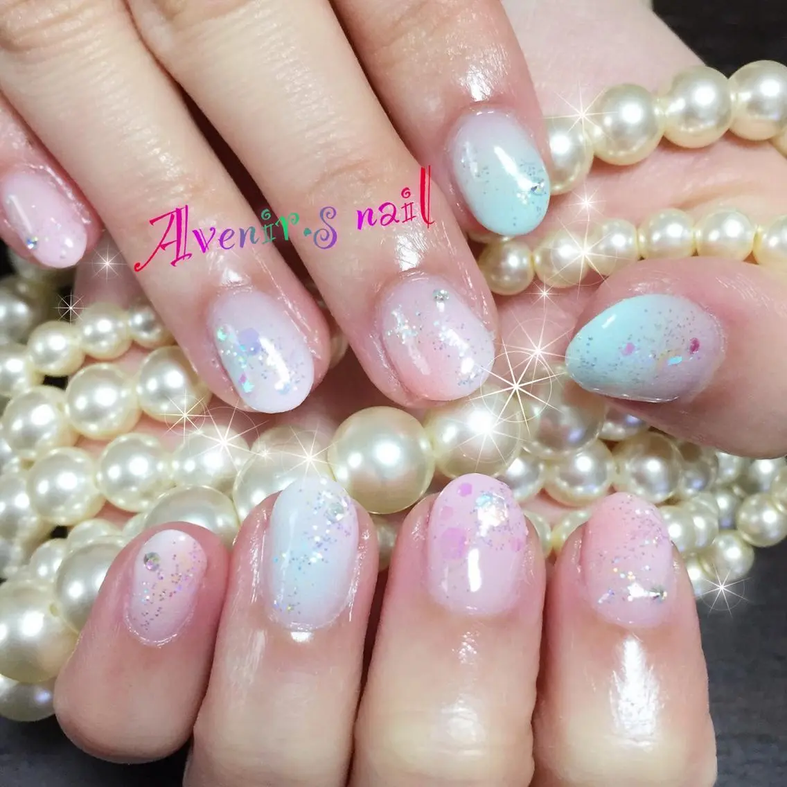 ネイル ジェルネイル ホログラムネイル Home Salon Avenir.のネイルデザイン