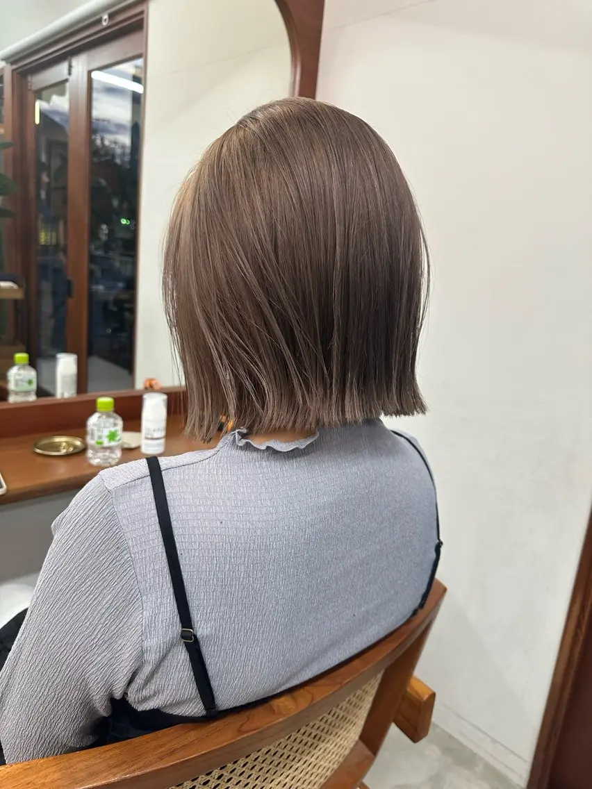 ショート カラー 透明感カラー グレージュ ボブ 五十嵐 雄毅のヘアスタイル