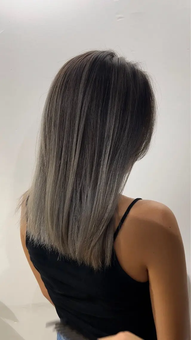 セミロング カラー バレイヤージュ ブリーチ デザインカラー ダブルカラー グラデーションカラー カット ヘアカラー Kensho 京都駅 ケアブリーチのヘアスタイル