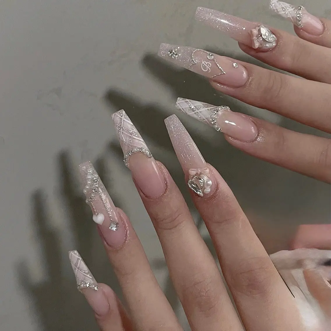 ネイル チークネイル ドット フットネイル フレンチネイル グラデーション ハンドネイル ハンドケア Nihonthy Nail 新宿のネイルデザイン