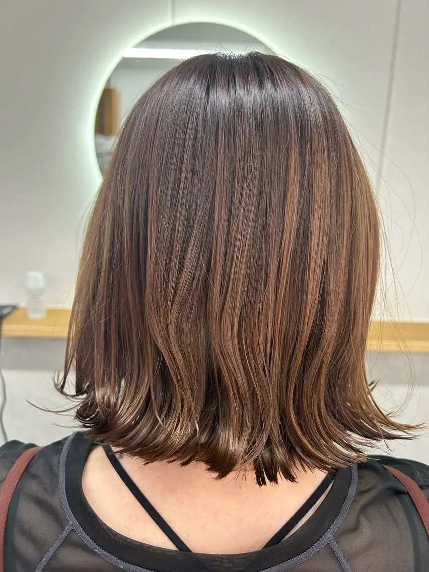 ミディアム 西田 佳世のヘアスタイル