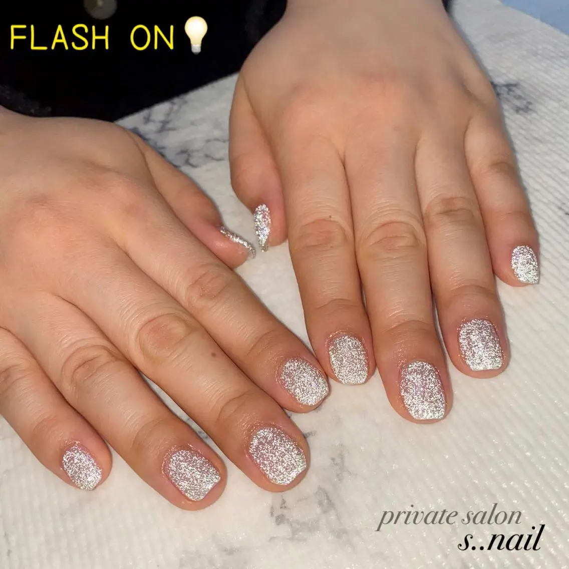 ネイル フラッシュネイル シルバー ホワイト ハンドネイル フットネイル s..nail / MORITAのネイルデザイン