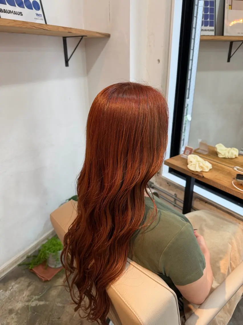 ロング カラー オレンジ 岡野 真結のヘアスタイル