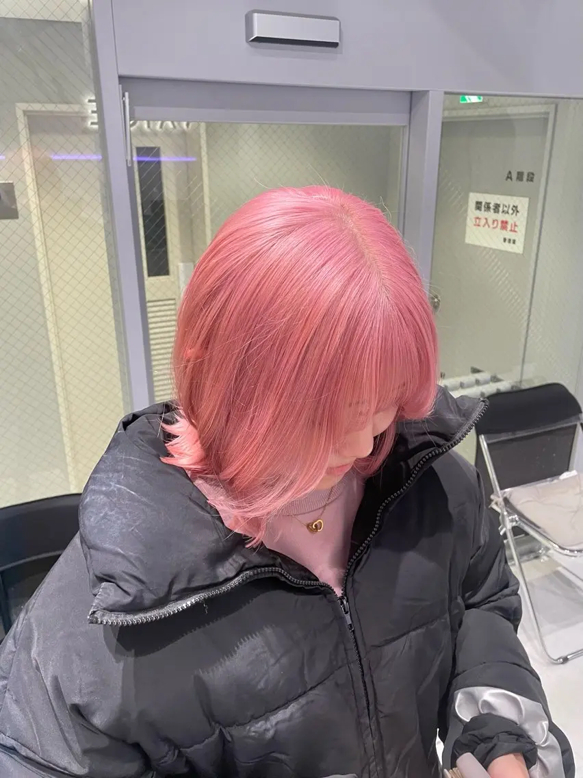 ミディアム カラー ブリーチ ケアブリーチ デザインカラー ダブルカラー ハイライトカラー カット ヘアカラー トリートメント NANA🦖 ハイトーンデザインのヘアスタイル