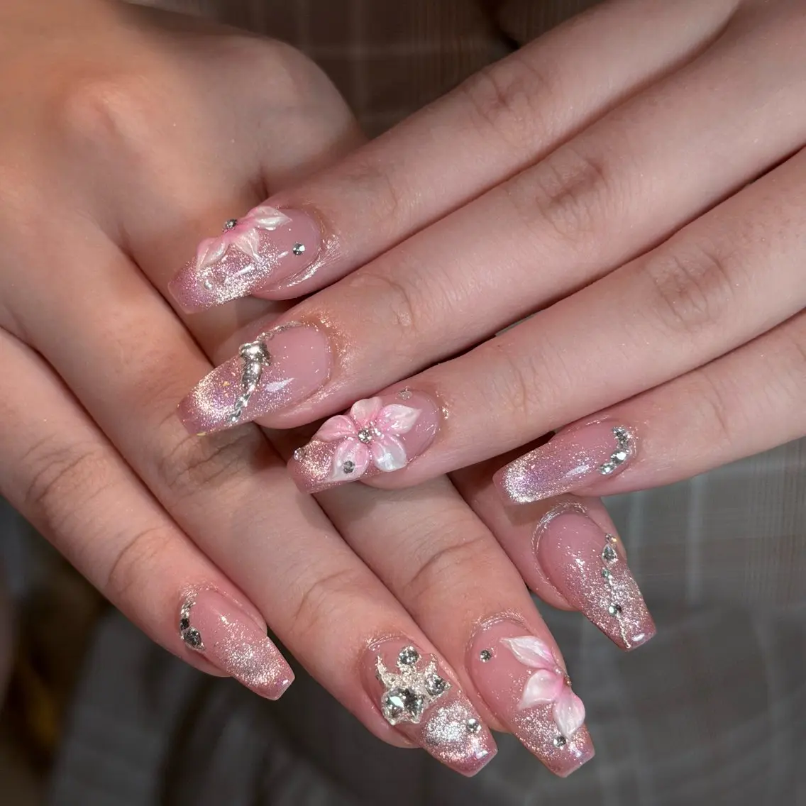 ネイル アートネイル チークネイル フレンチネイル グラデーション キラキラネイル ハンドネイル Risa_ Nailのネイルデザイン