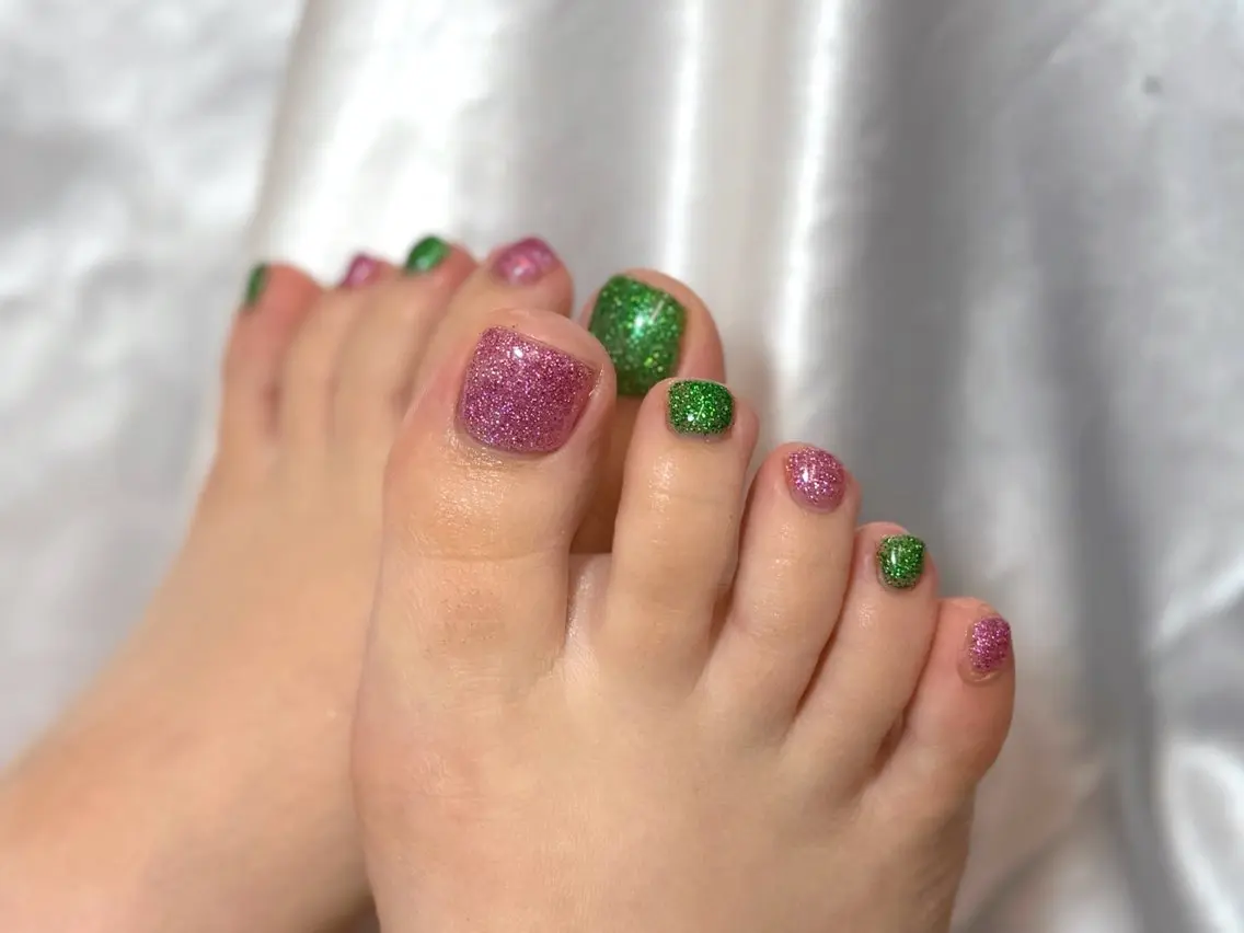ネイル フットネイル グリーン ラメ(グリッター) ピンク フットネイル bel fiore .のネイルデザイン