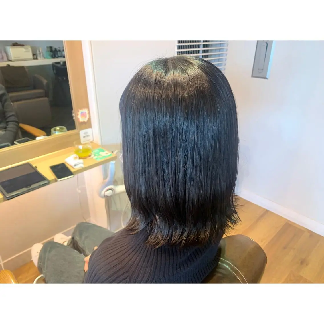 ミディアム カラー アッシュ アッシュブラック 黒髪 ヘアカラー トリートメント ツキダテ ユイのヘアスタイル