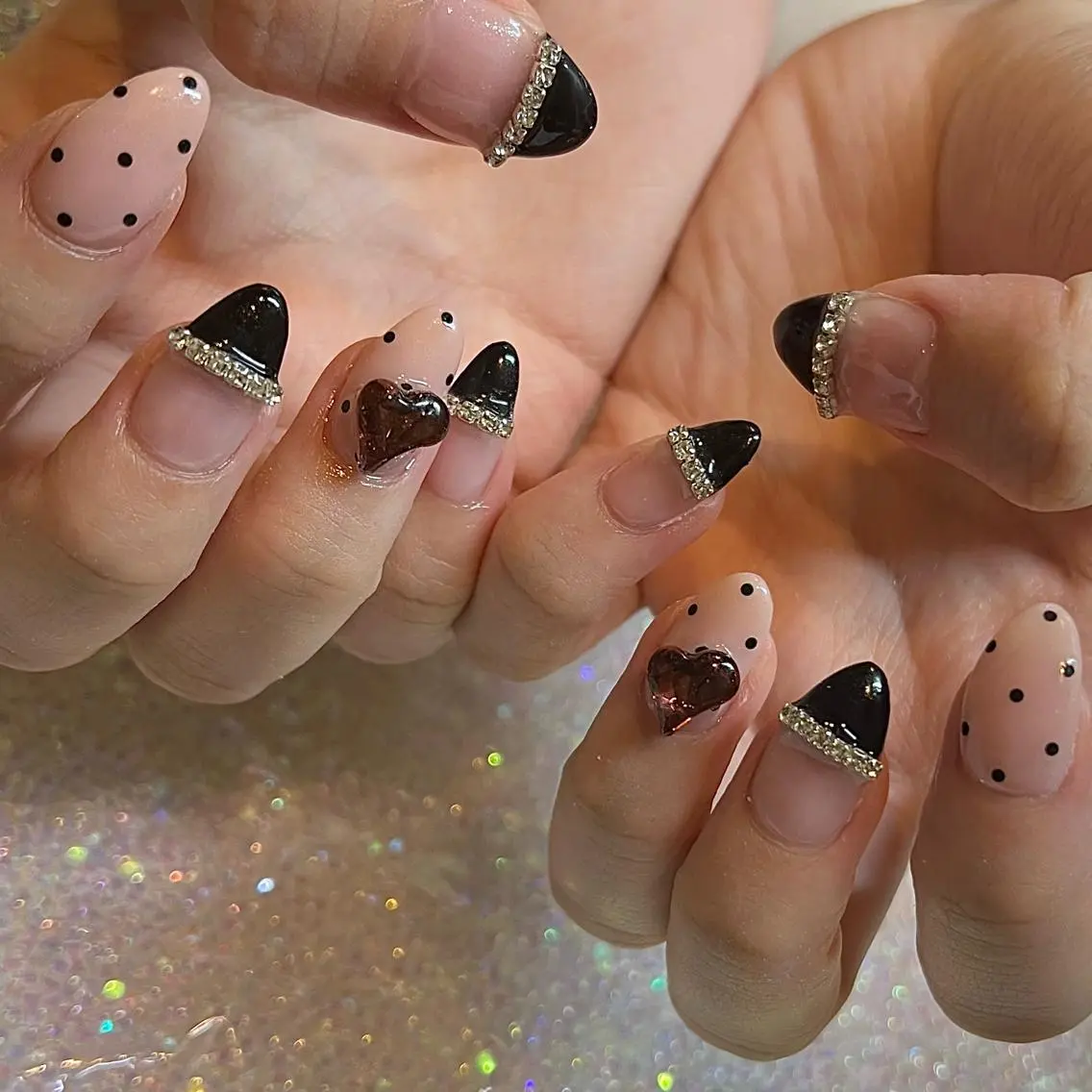 ミディアム ネイル ドット ハート ハンドネイル H🌺 NAILのネイルデザイン