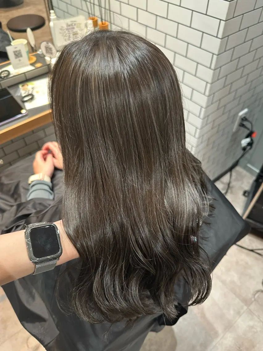セミロング カラー グレージュ ハイライトカラー ハイライト トリートメント カット ヘアカラー Sara newi 🎀透明感🎀のヘアスタイル