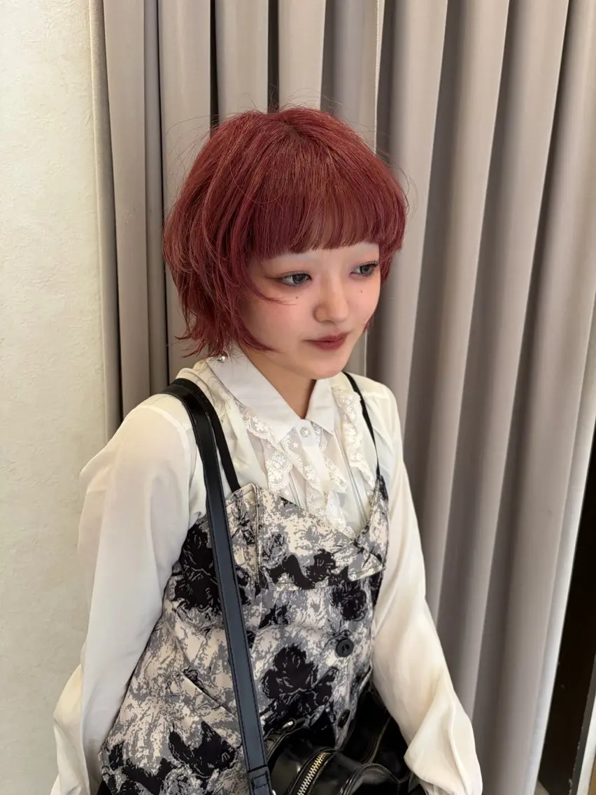 ミディアム カラー ボルドーカラー ルビー レイヤーカット ヘアカラー 艶髪/透明感カラー ✨KIKOのヘアスタイル