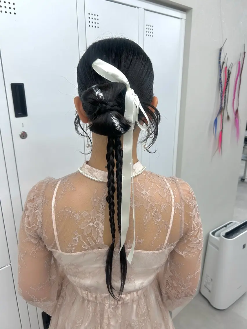 ロング ヘアアレンジ 成人式 結婚式・ブライダル 卒業式のヘアスタイル ヘアセット 横浜ダブルカラー/ ハイトーンエクステのヘアスタイル