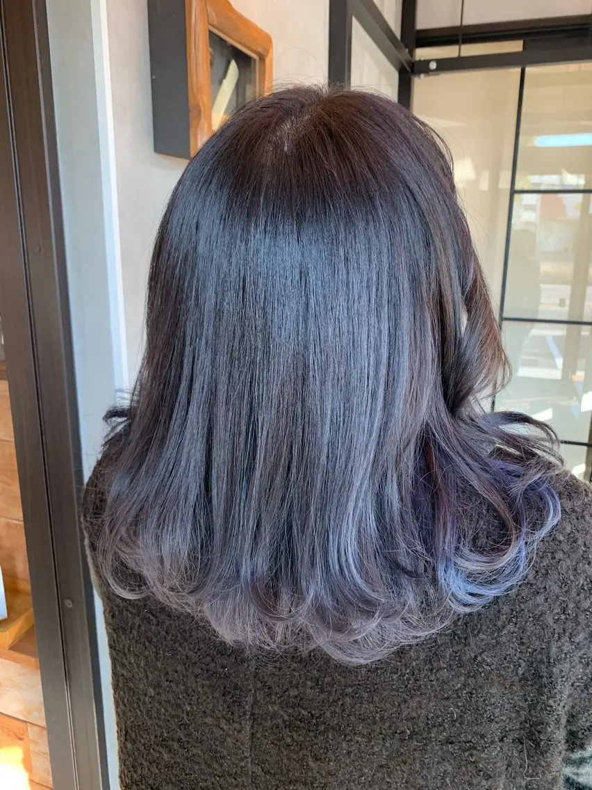 セミロング カラー ブリーチ 透明感カラー 岡田 七海のヘアスタイル