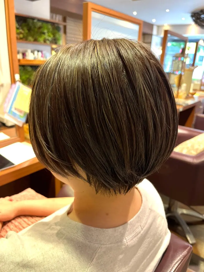 ショート カラー ハイライトカラー ハイライト カット ヘアカラー よしだ しおりのヘアスタイル