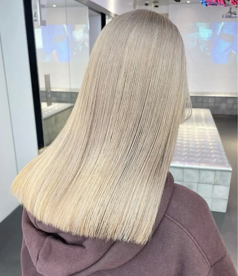 カラー ヘアカラー トリートメント ブリーチカラー×艶 🍨mihoのヘアスタイル