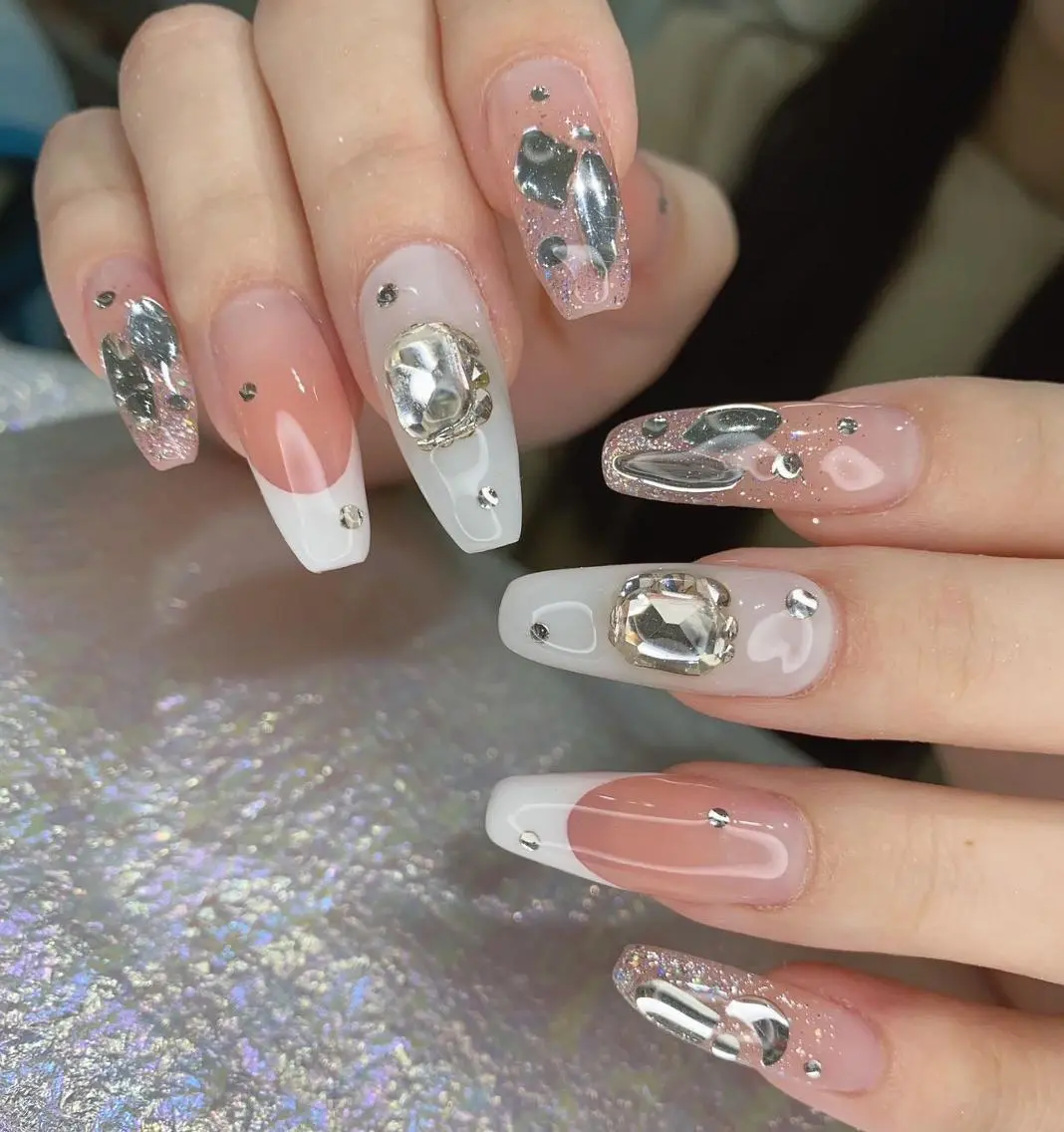 ネイル 長さ出し ネイルチップ Queen‘s なんのネイルデザイン