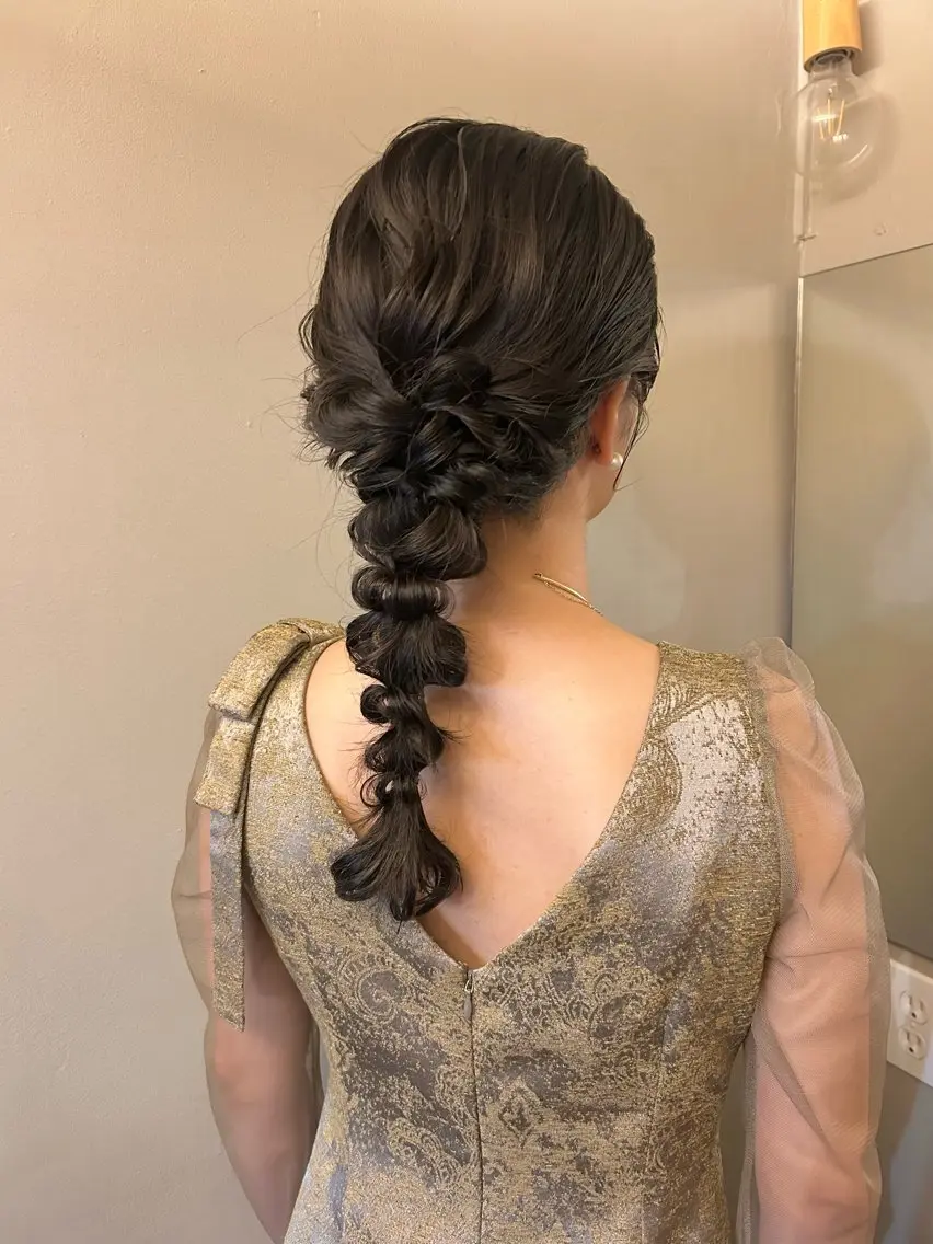 ［🎀ヘアセット🎀］【結婚式／参列／パーティー／ライブ】ふんわり巻き髪スタイルから すっきりタイトなスタイルまで🎗の写真