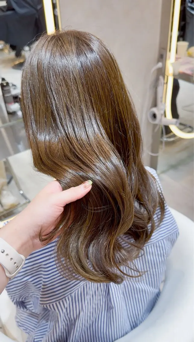 セミロング カラー グレージュ オリーブグレージュ オリーブグレー ヘアカラー トリートメント ヘッドスパ カラーモデル/縮毛 矯正モデル/あやかのヘアスタイル