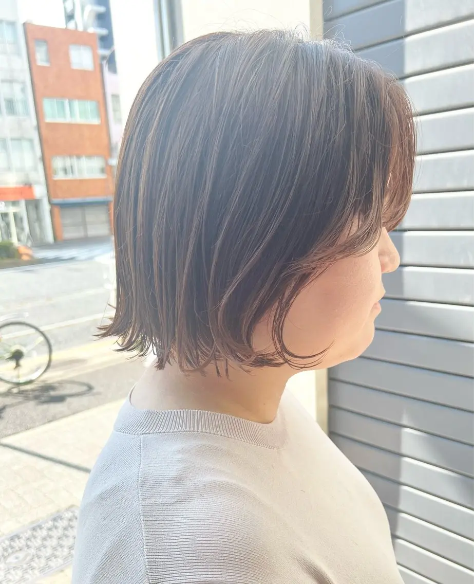 ショート カラー IKU顔周りレイヤー /ボブ/透明感カラーのヘアスタイル