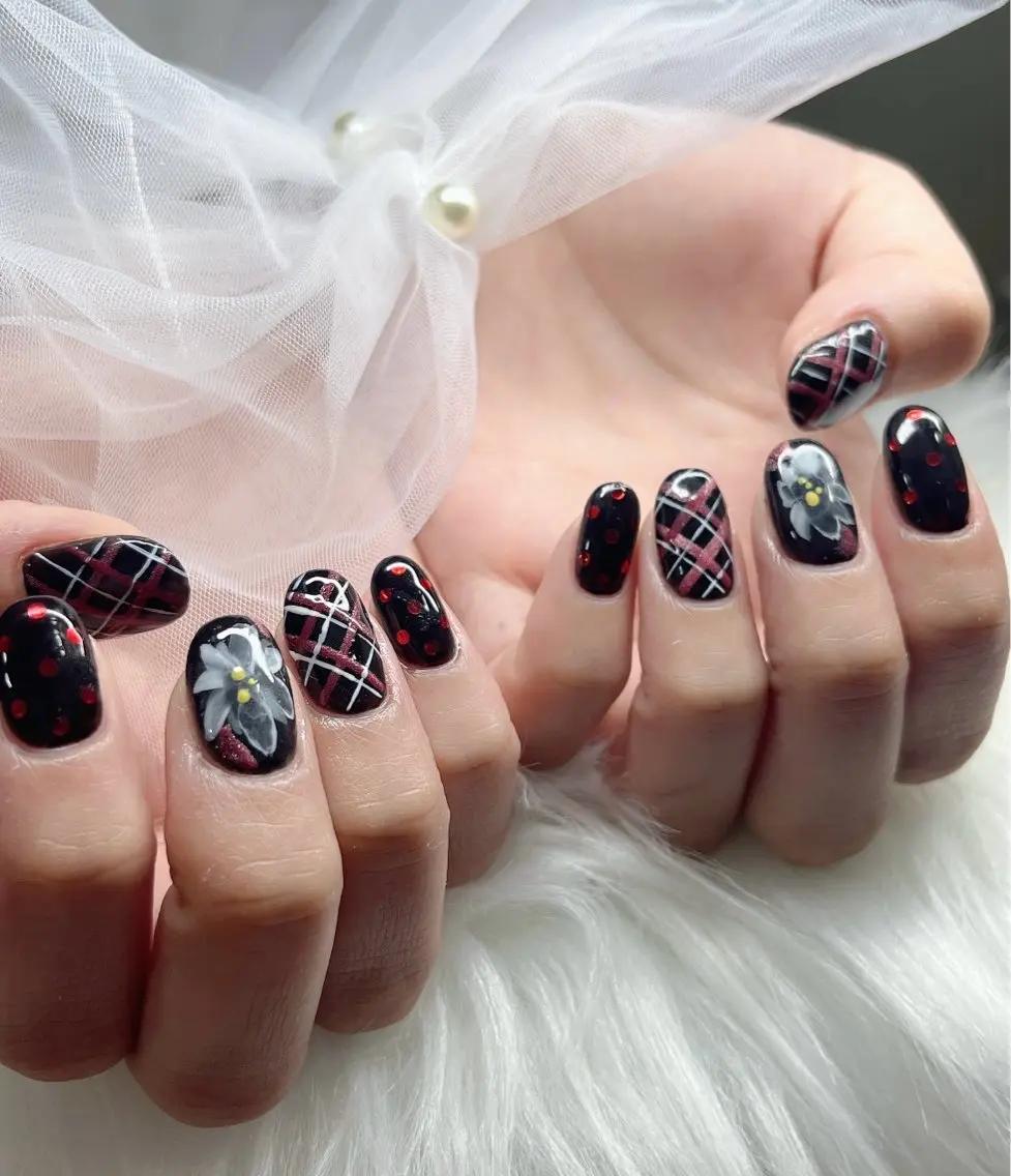 ネイル ハンドネイル YOLO NAILのネイルデザイン