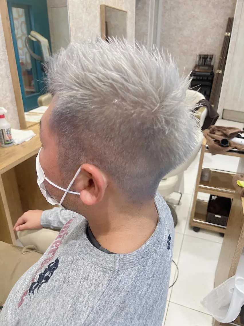 【メンズ限定】イルミナカラー カット+ブリーチ+オンカラー+ヘアケアの写真