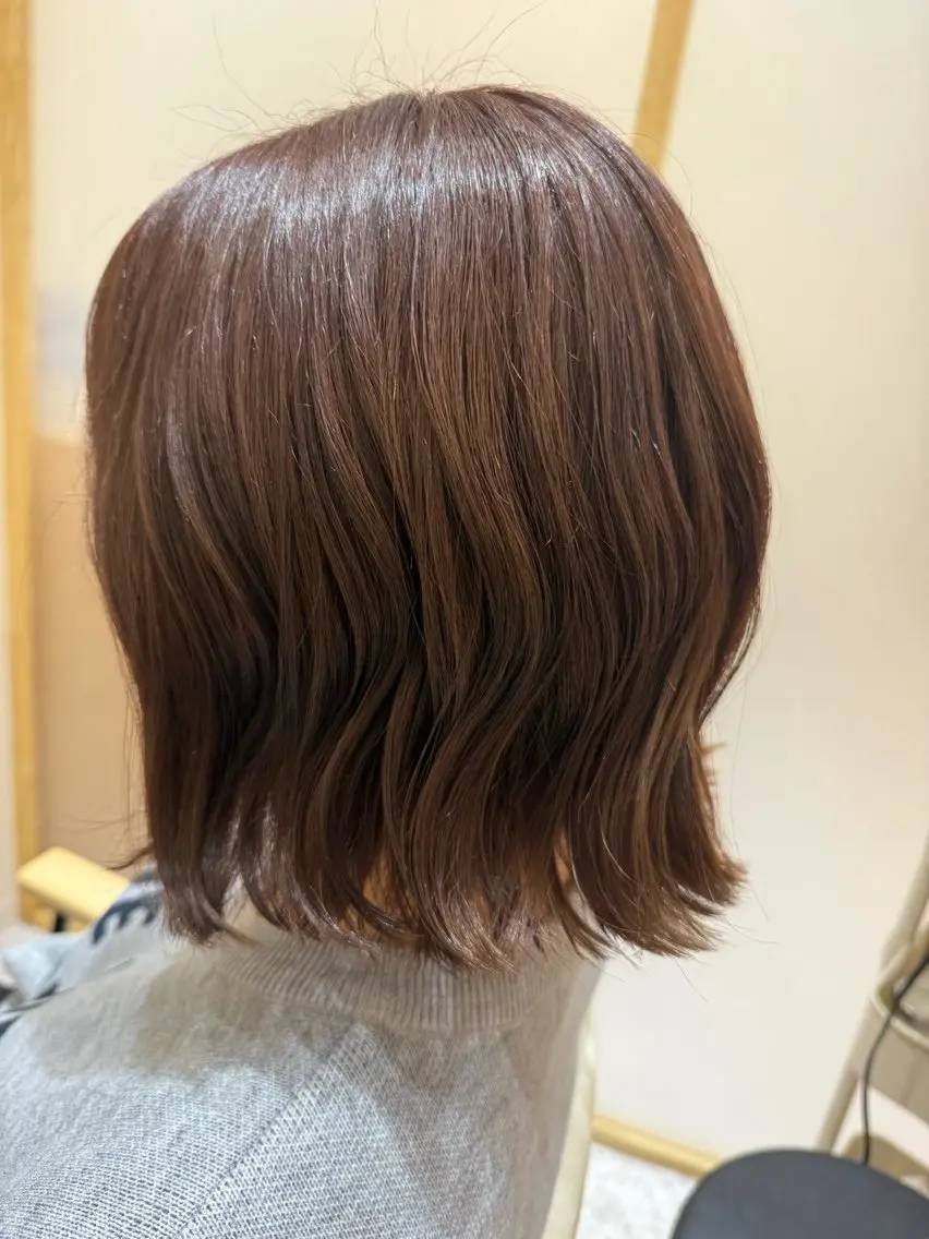 ミディアム カット ヘアカラー トリートメント 茉亜沙 、のヘアスタイル
