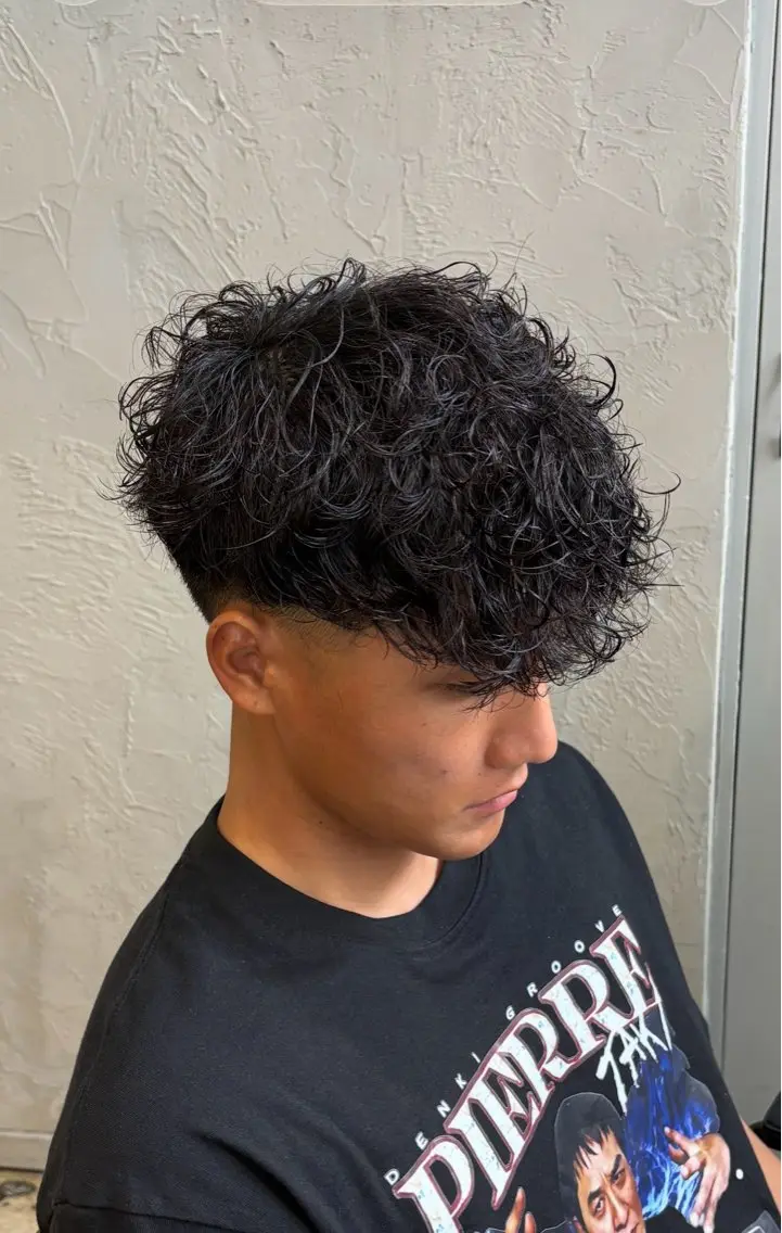 ショート パーマ メンズ スペインカール YUUTO 【メンズ限定】のヘアスタイル