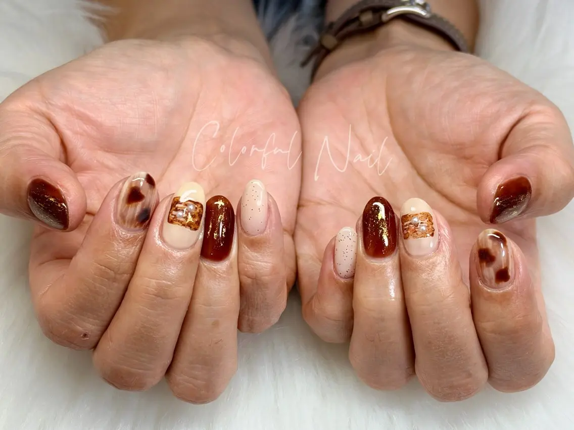 ネイル フラッシュネイル フットネイル フレンチネイル ジェルネイル ガラスフレンチ ハンドネイル 🎀Colorful 💅Nailのネイルデザイン